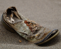Loslaten? Gooi op tijd je ouwe schoenen weg!